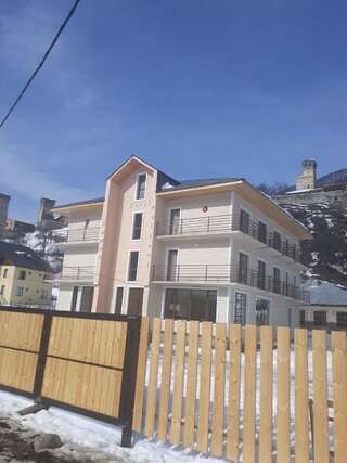 Отель Hotel Ramaz Paliani Местиа Двухместный номер Делюкс с 1 кроватью или 2 отдельными кроватями и балконом-1